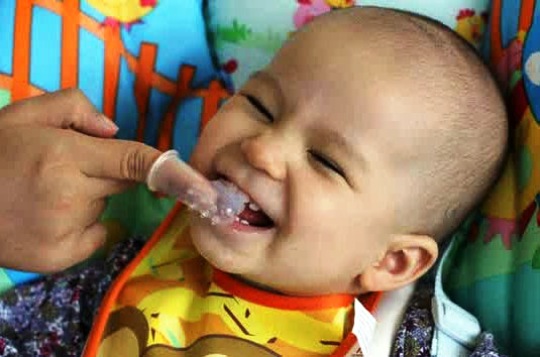 Tips Merawat Gigi Bayi yang Baru Tumbuh