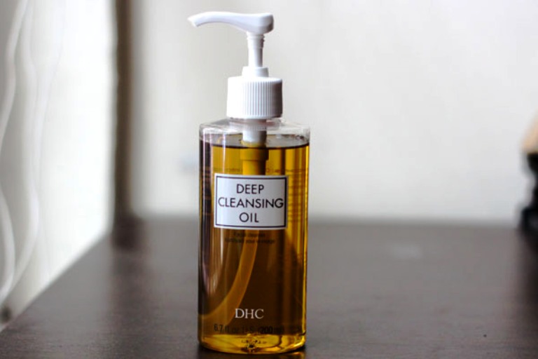 Solusi Tepat Membersihkan Makeup Dengan Deep Cleansing Oil